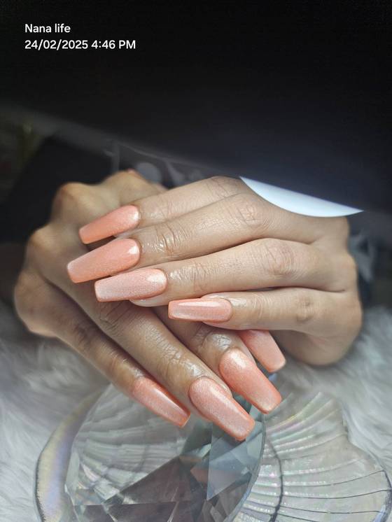 Peach shimmer coffin-shaped nails