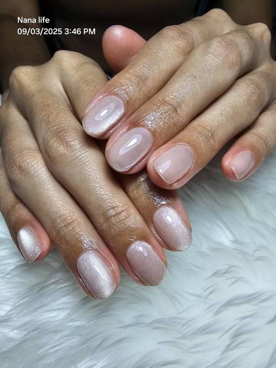Nude shimmer round nails